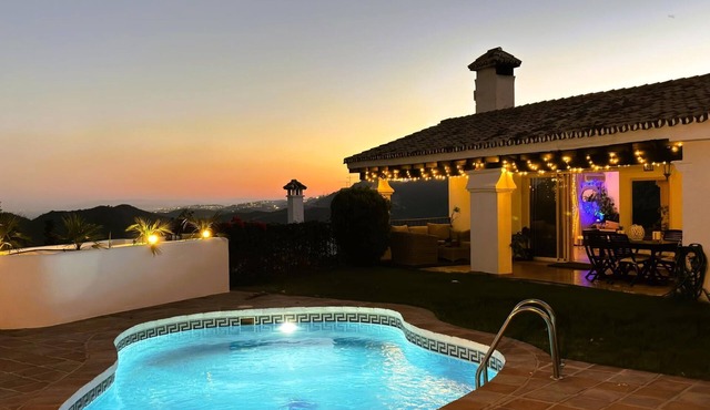 Luxury villa Marbella with swimming pool, bbq, nature