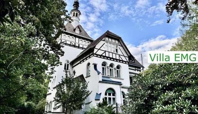 Luxus Ferienhaus Villa EMG Dortmund in Ennepetal, nah Düsseldorf, Köln mit Tennis Court, Garten, Kamin für Familien Gruppen bis 20 Personen