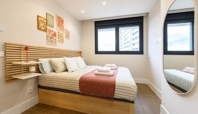 M (JES214B) Luxury 1 bedroom apartment with city views