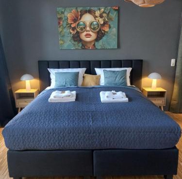 maremar - Luxus Boxspringbett - Küche - Arbeitsplatz - WLAN