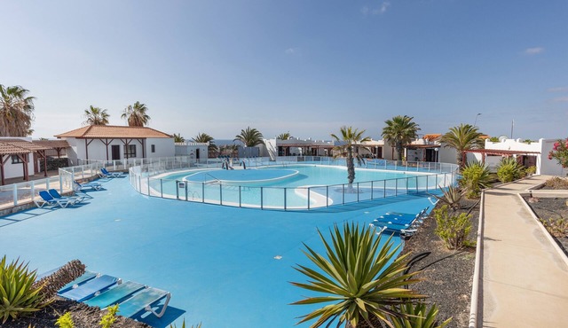 'Mariposa' with Shared Pool, Private Terrace and Wi-Fi