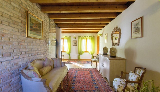Marron Room