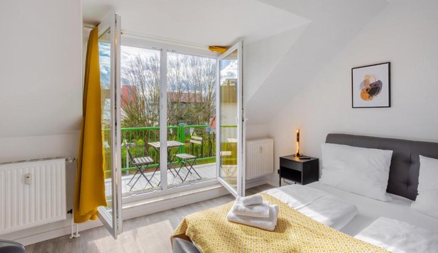 MINT Design-Studio mit Balkon