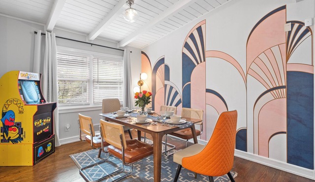 Modern 3Bd 2Ba Firepit-Sleeps 8 King Bed. in Chamblee