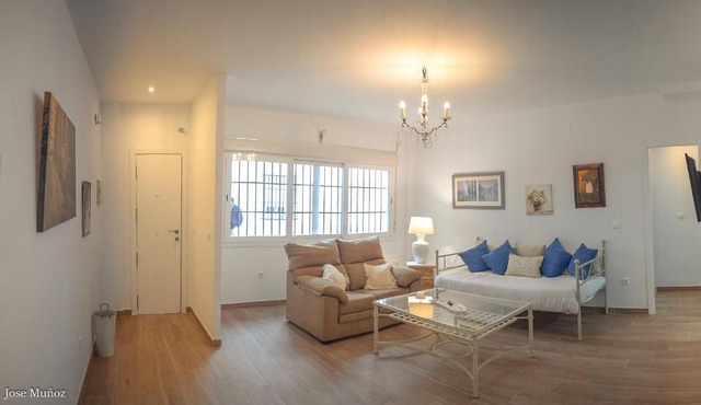 Modern Apartment in Peñaflor with Air Conditioning - 85 m²