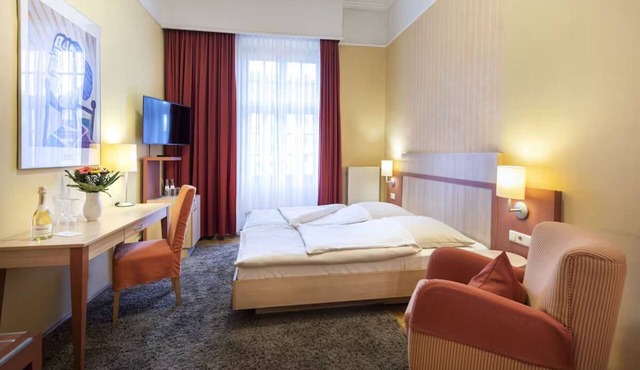 Modern Bonn Stay | Double Room | Pets Allowed | Museum Mile – 1.9 miles