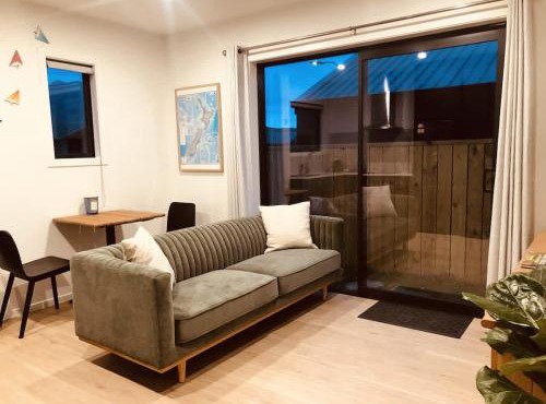 Modern Cosy Apartment in Peaceful Jacks Point