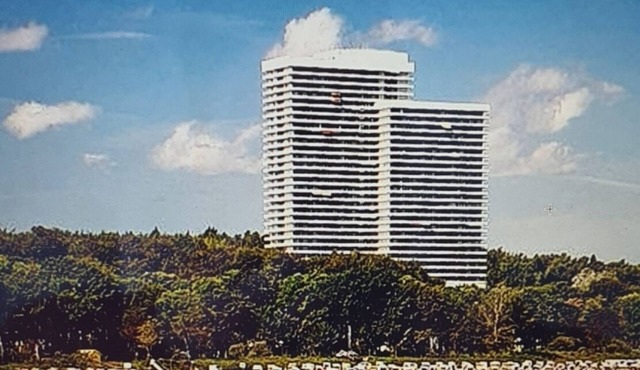 Modern luxury apartment, 5 minutes' walk from the beach