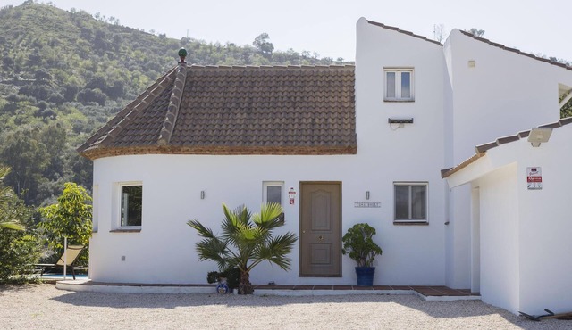 Modern Spacious Rural Villa With Private Pool, Hot Tub and WiFi
