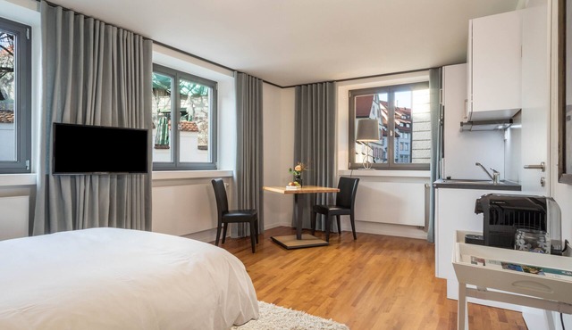 Modern Studio Apartment No. 11 in the City Center with Wi-Fi
