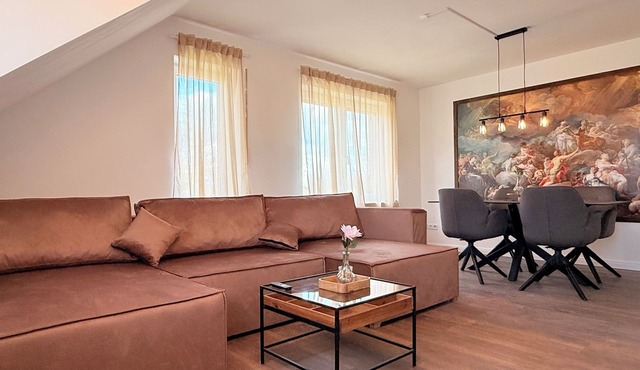 Modern vacation apartment within walking distance of Dankern Castle