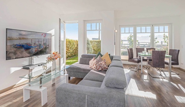 Modern vacation apartment with terrace & lake view - only 350 m to the lagoon