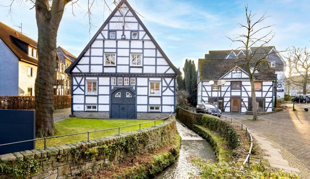 MOLA Apartments-Historische Ferienwohnung im Bachviertel Herdecke Zentrum für 3 Personen-Gratis Parkplatz-Highspeed WLAN-auch für Langzeit geeignet