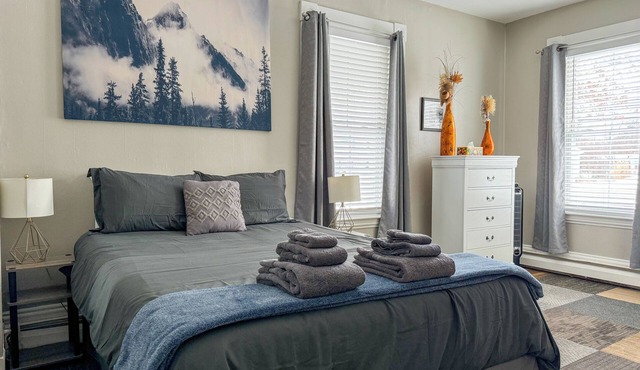 NEW - Mins to Manchester - Nashua - Queen Bed - Walk to Downtown/Parks