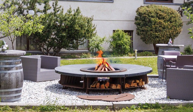 Nice apartment in villa for 15 people with WIFI, hot tub and terrace