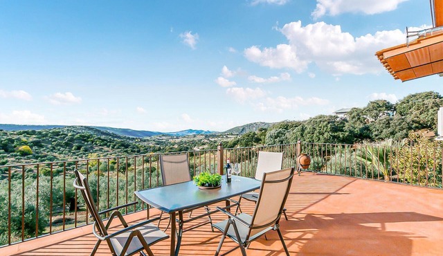 Nice home in Villanueva del Rey