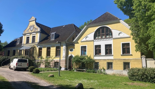 Old charm with a breath of fresh air in the manor house