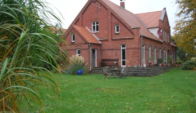 Old farmhouse, large garden, 2 bedrooms, large kitchen
