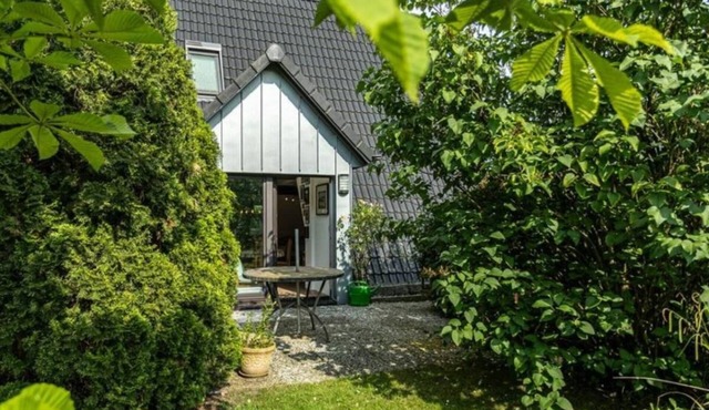 One of six/spend your vacation in a cozy roof-only house in Hüde on Lake Dümmer