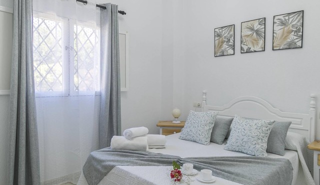 PAMPANEIRA, 2 Bedroom Upstairs House