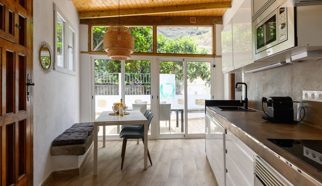 Peaceful Foreman House by Bandama Nature