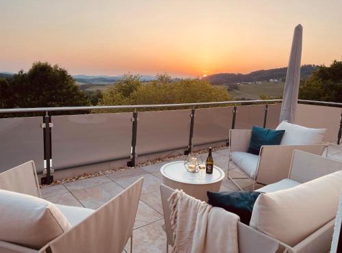 Penthouse mit Whirlpool, Sauna, XXL-Terrasse mit Bergblick & Tischfußball