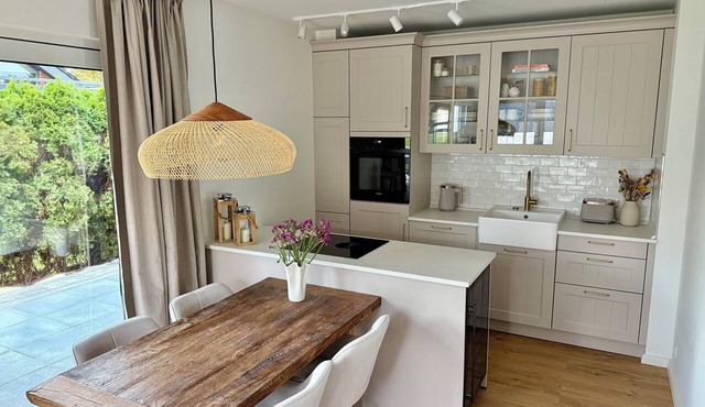 Pier 2: 200m to the sea, terrace, sauna, fireplace (first floor)