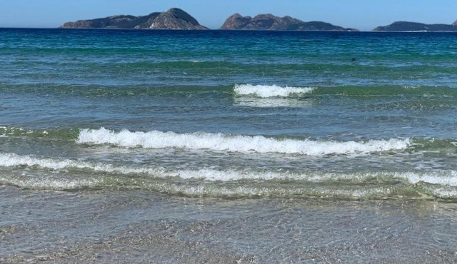 Playa de Patos I by YBH