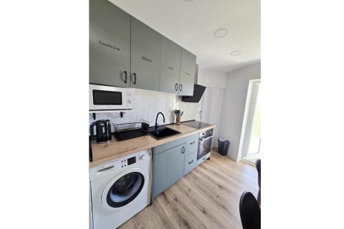 Private Rooms Easy Access to Airport & City Center