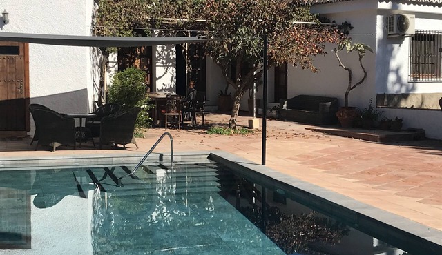 Private Villa Large pool and gardens, AC, Grand Piano, Pizza Oven, Sauna, BBQ