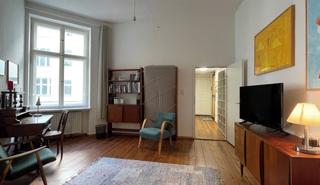 quiet and bright apartment in Berlin-Spandau shipping canal