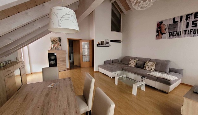 Quiet and bright top floor apartment (68sqm) with balcony