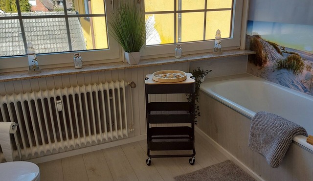 Quiet and centrally located apartment (approx. 80m/2) Friedeburg "The gateway to the North Sea"