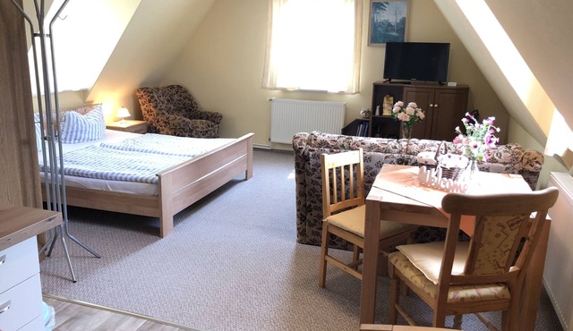 Quiet apartment with playground for 3 people - Through the forest to the beach