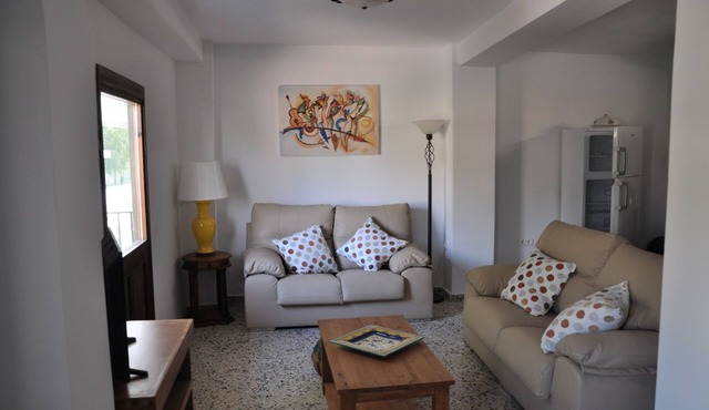 Recently renovated 2 bed townhouse with a large roof terrace in Orgiva town.
