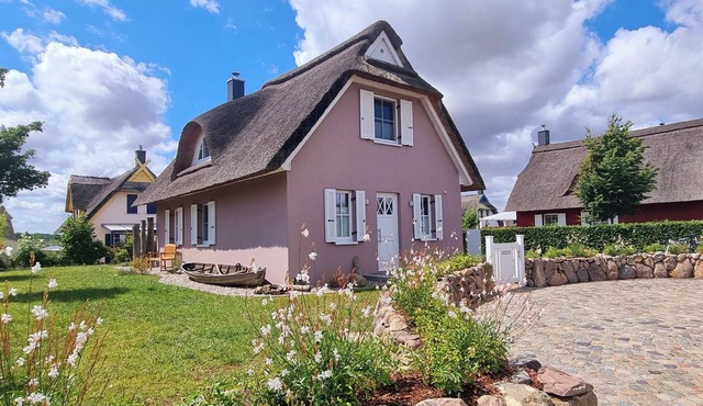 Reethaus am Meer - pure relaxation and recreation! Sauna & fireplace - Wallbox at the house