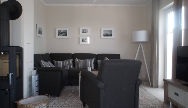 Reetkoje - thatched house with fireplace, sauna, WiFi - between Bodden and Baltic Sea