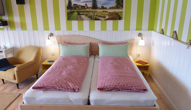 Reichenau Island, indoor pool & sauna for free, Wi-Fi, lake view