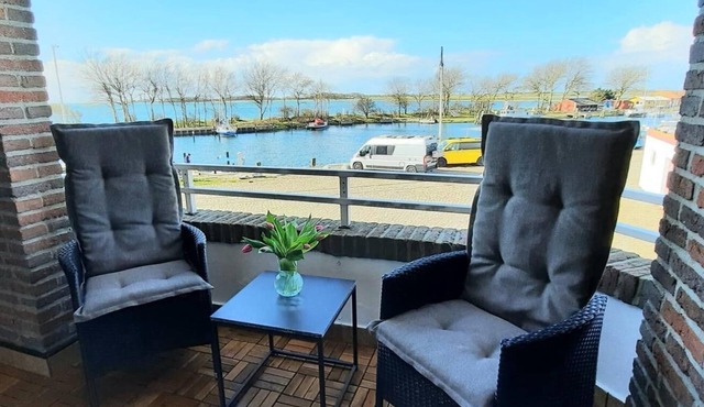 Relax in harbor bliss: dream holiday apartment with sea view on Fehmarn