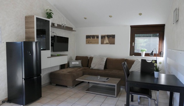"Relaxed time out at Ferienhaus Haselbusch: your home by the lake!"