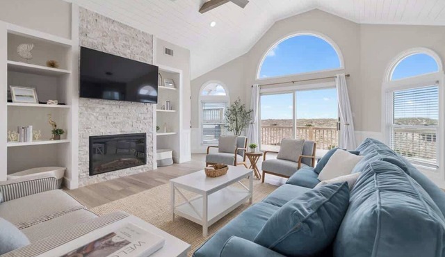 Relaxing Oceanfront Retreat | Pool, Hot Tub & Beach - Sleeps up to 14!
