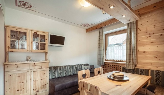 Residence Corn - Standard Apartment 11 with Mountain View, Jacuzzi, Wi-Fi & Balcony