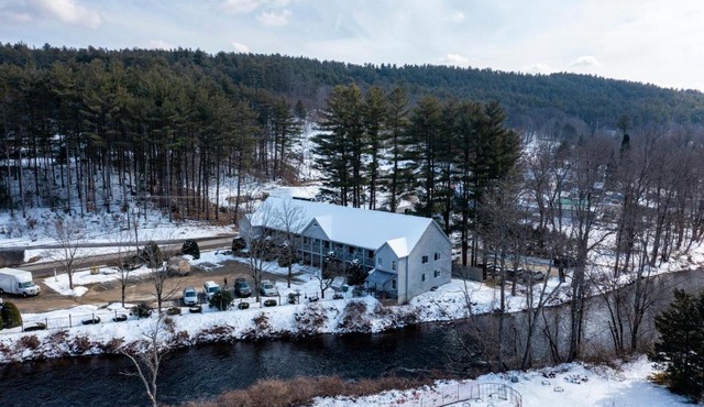 Riverhouse by Weekender formerly Jack Daniels Inn