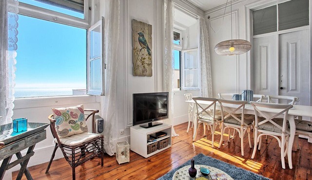RM3 - River View | Alfama | AC | 4BR | 3 BATH Sleeps 9