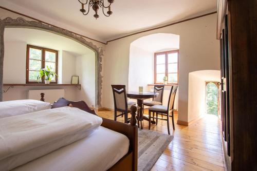 Romantisches Burgzimmer 5 - bei Heidelberg