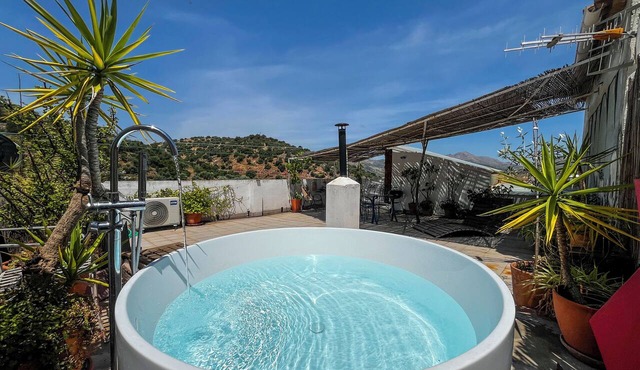 Rooftop Bath, Art & Panoramic Views Near Málaga