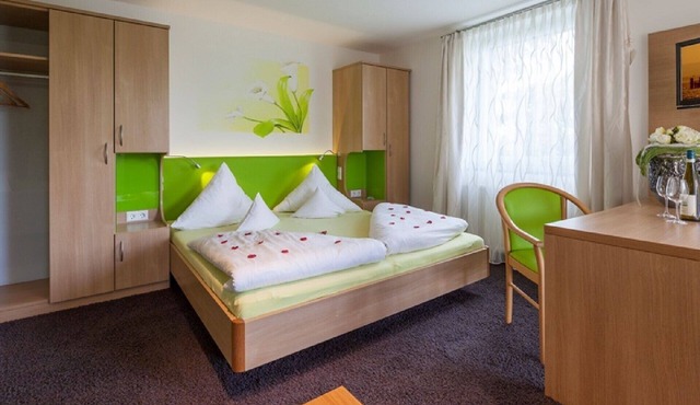 Room '102' with Shared Garden, Balcony and Wi-Fi