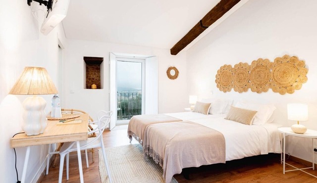Room '2' with Shared Pool