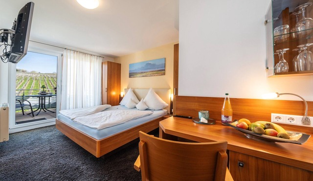 Room '207' with Shared Garden, Balcony and Wi-Fi