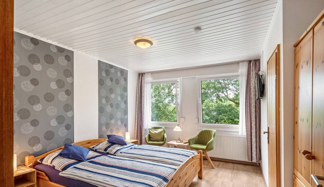 Room 'Double Room with Shower/WC' with Shared Terrace, Garden & Wi-Fi
